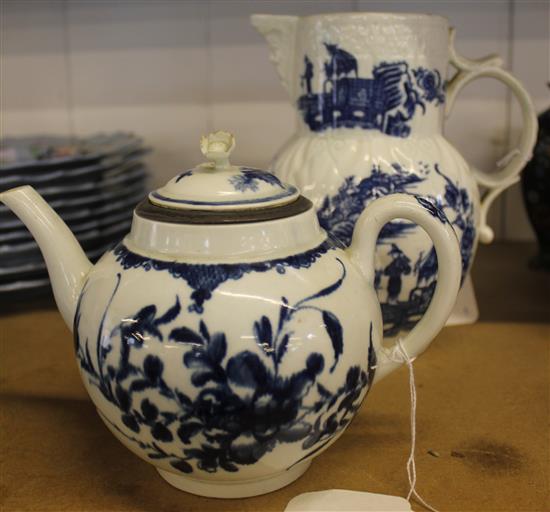 Caughley sparrowbeak jug & Worcester teapot with associated cover(-)